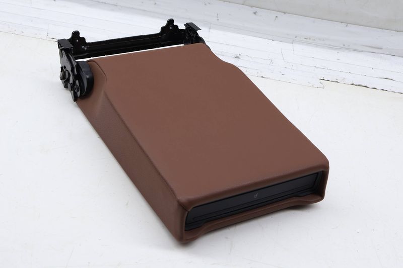 2ND Row Armrest / Cup Holder 4L0883081M — Used (SKU 722606)