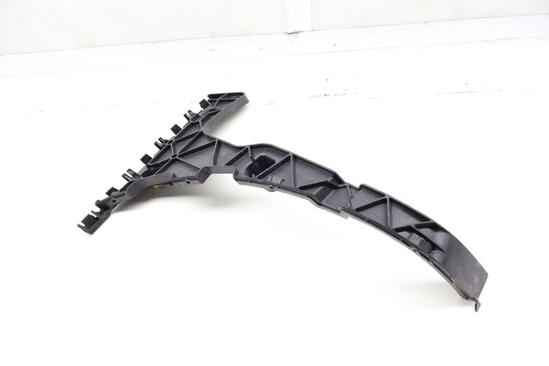 Bumper Guide / Bracket 8R0807453B — Used (SKU 722841)