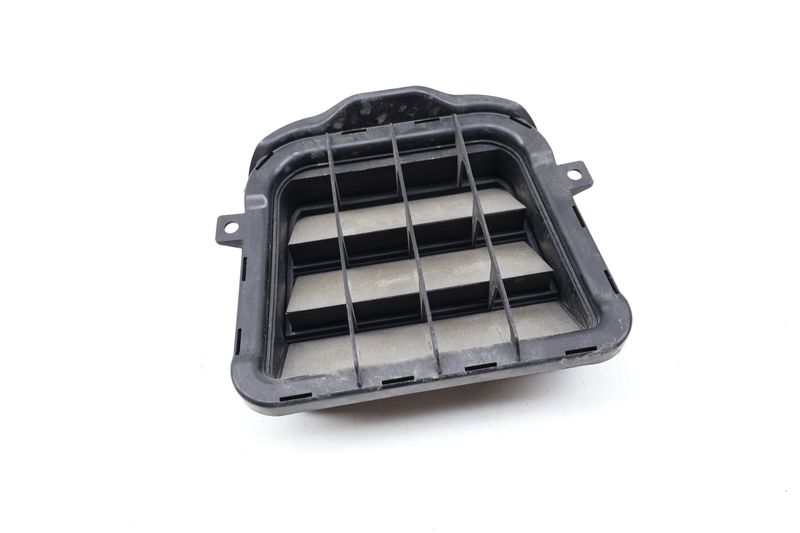 Quarter Panel Vent Insert 8K0819181B — Used (SKU 722845)