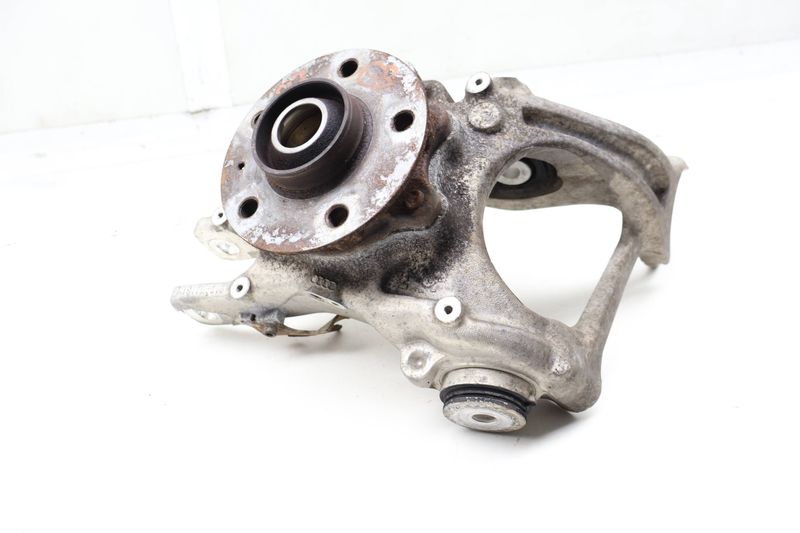 Knuckle w/ Wheel Bearing 8R0505432F — Used (SKU 722896)