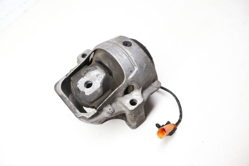 Engine / Motor Mount 8R0199381AK — Used (SKU 722943)