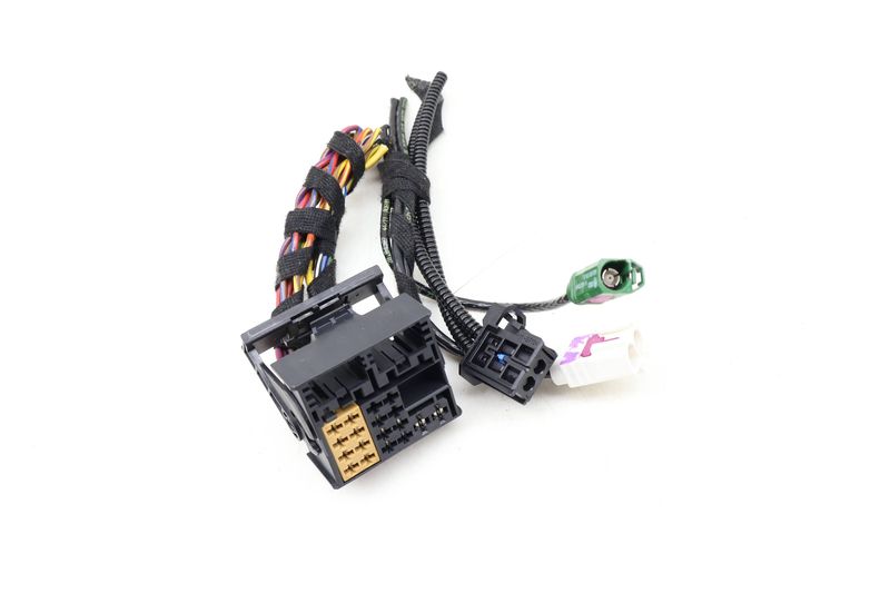 Satellite Radio Receiver Tuner Wiring Harness / Connector Set — Used (SKU 637386)