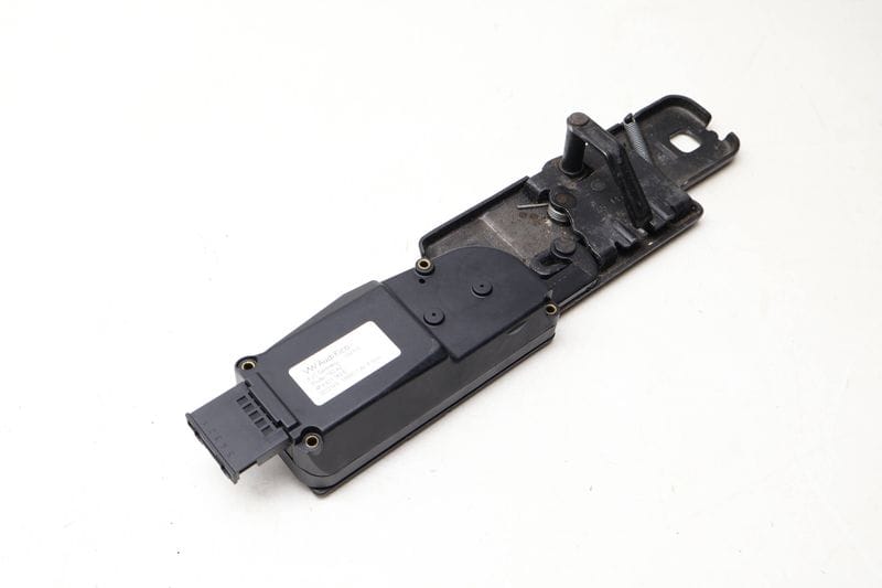 Trunk Latch Striker Plate / Motor 4F9827383E — Used (SKU 658582)