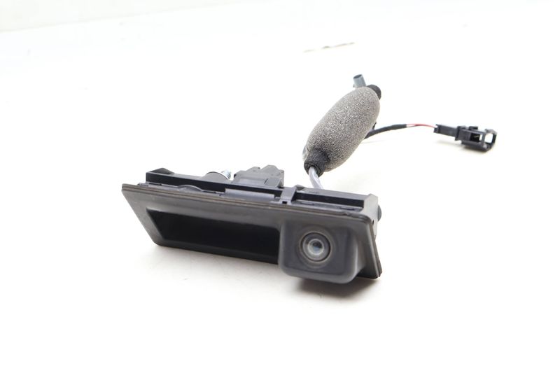Trunk Release Handle w/ Backup Camera 5N0827566AA — Used (SKU 637338)
