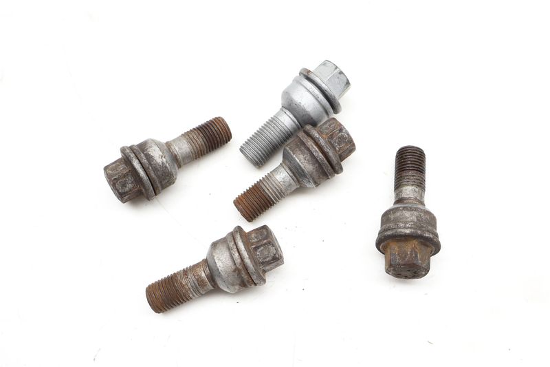 Wheel Bolt / Lug Nut Set (5) 8R0601295 — Used (SKU 722975)