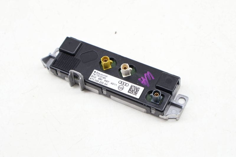 Antenna Booster 8T0035225AA — Used (SKU 643202)