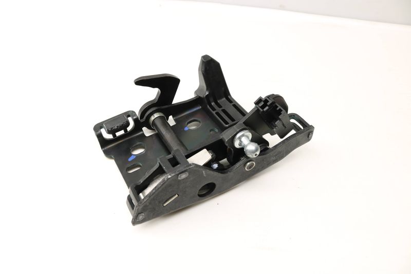 Convertible Top Latch Bracket 8F0871406 — Used (SKU 397483)