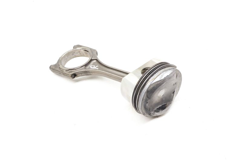 Piston / Connecting Rod 079107066DC — Used (SKU 643322)