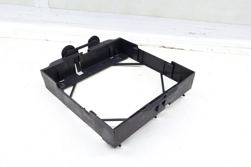 Auxiliary Radiator Cover / Bracket 17117572543 — Used (SKU 687459)