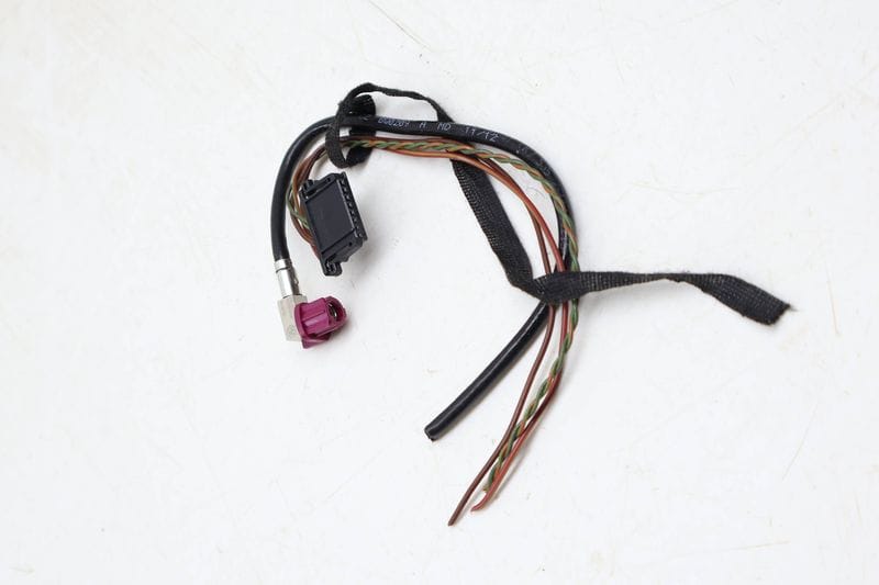 Display Screen / Monitor Wiring Connector Pigtail — Used (SKU 687257)