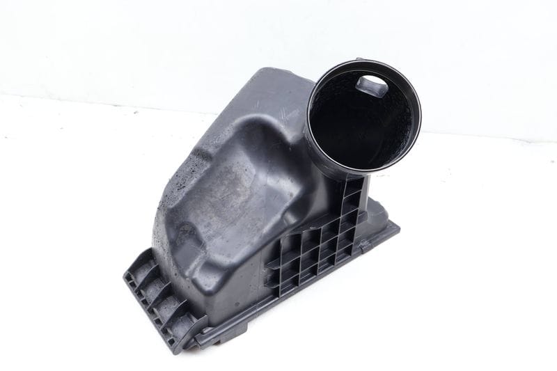 Engine Air Filter Box / Housing (UPPER) 13717612014 — Used (SKU 658202)