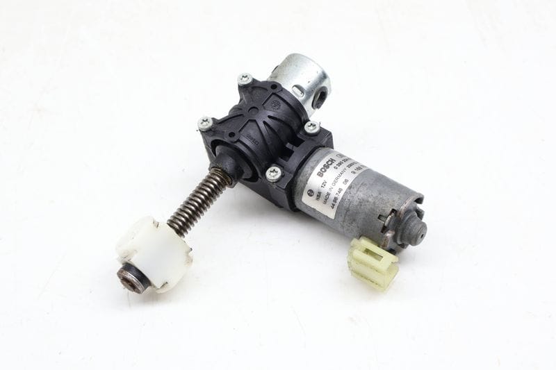 Front Tilt Seat Motor w/ Transmission 52109168761 — Used (SKU 687367)