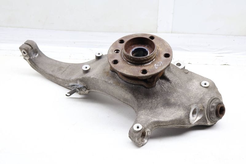 Spindle Knuckle w/ Wheel Bearing 31216777751 — Used (SKU 687386)