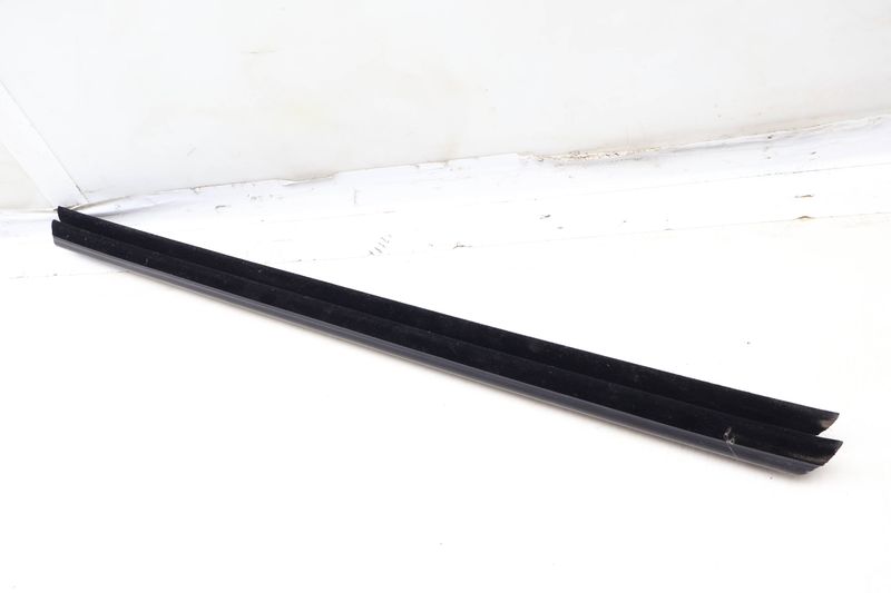 Door Window Slot Seal / Trim (INNER) 51337182278 — Used (SKU 658181)