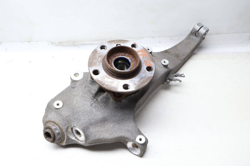 Spindle Knuckle w/ Wheel Bearing 31216777752 — Used (SKU 658352)