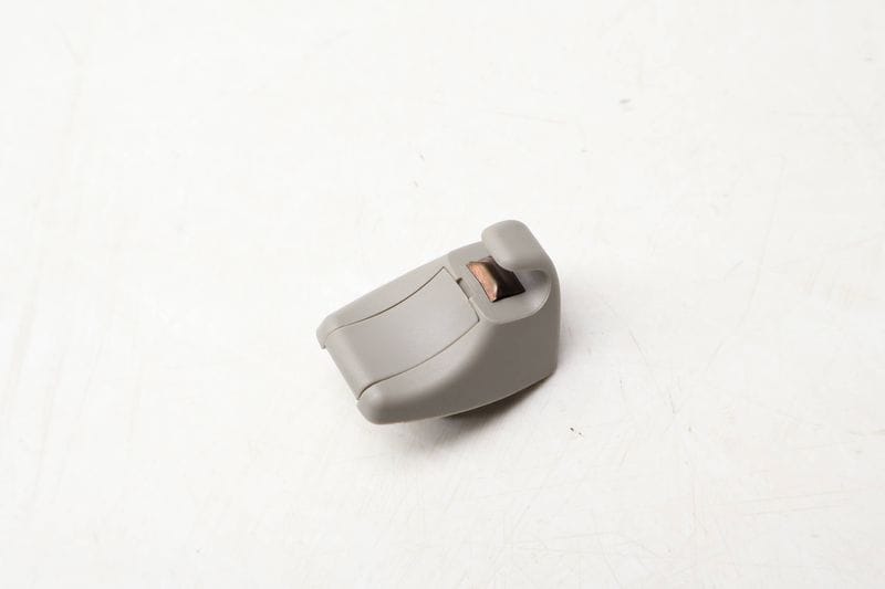 Sun Visor Clip / Bracket 51167227032 — Used (SKU 658220)