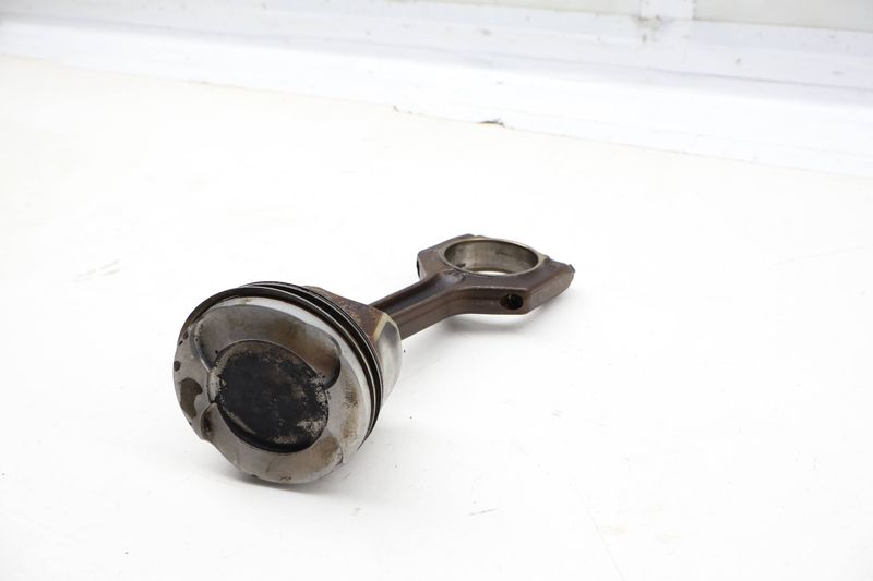 Piston / Connecting Rod 11257618811 — Used (SKU 737296)