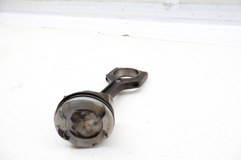 Piston / Connecting Rod 11257618811 — Used (SKU 737298)