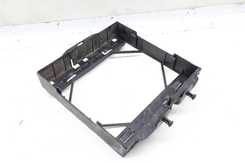 Auxiliary Radiator Cover / Bracket 17117802662 — Used (SKU 658342)