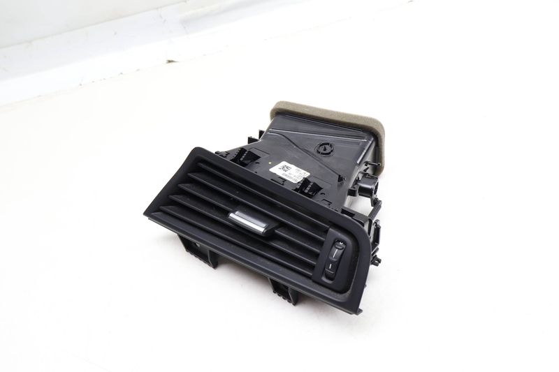 Dash Air Vent 64229166884 — Used (SKU 658149)
