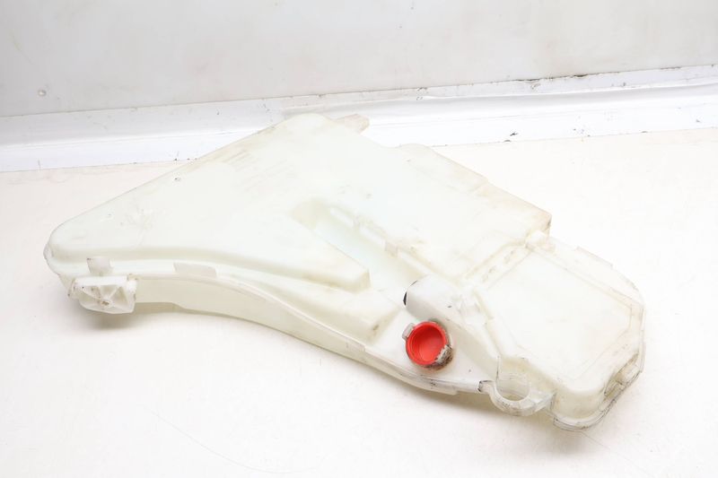 Windshield Washer Reservoir / Tank 61667269663 — Used (SKU 658329)