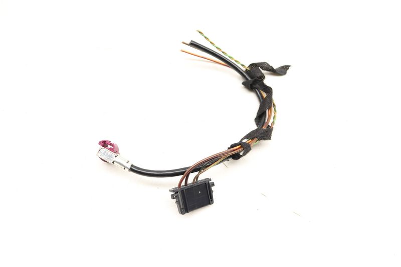 10" Display Screen / Monitor Wiring Harness Connector — Used (SKU 486534)