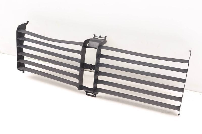 Radiator Air Duct Grille 51747183854 — Used (SKU 431381)