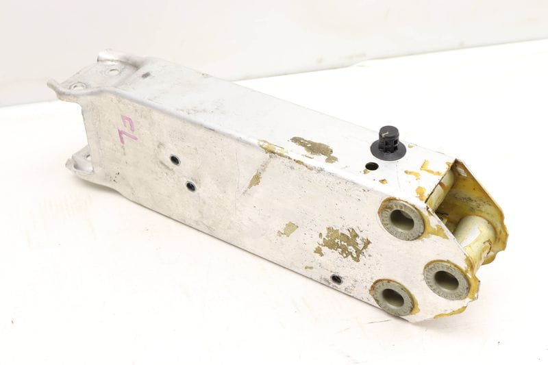 Bumper Shock / Reinforcement Bar Mount 51117186899 — Used (SKU 443882)