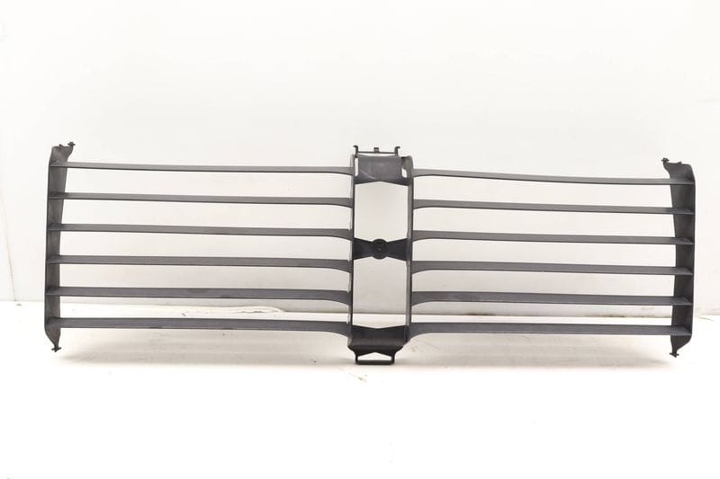 Radiator Air Duct Grille 51747183854 — Used (SKU 443962)
