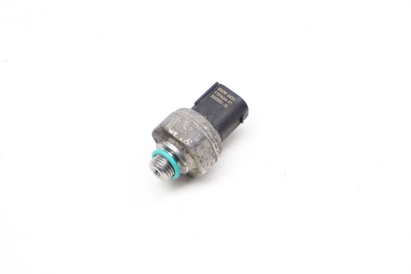 AC Pressure Sensor / Switch 64539181464 — Used (SKU 685977)
