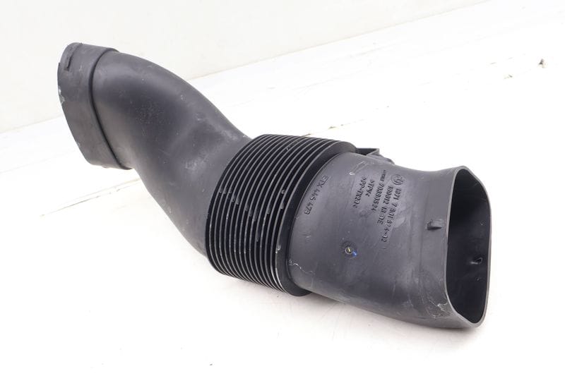 Air Intake Duct 13717601874 — Used (SKU 686091)