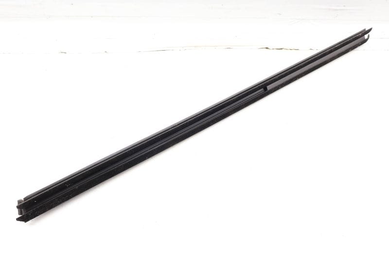 Inner Door Window Slot Seal 51337205717 — Used (SKU 685772)