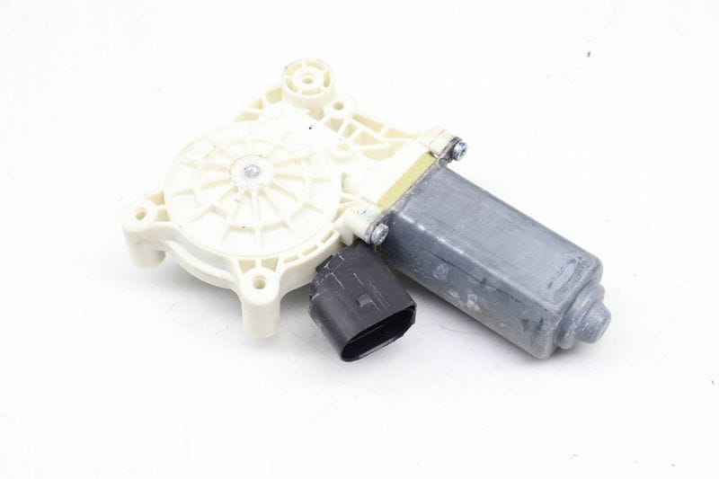 Window Lifter Motor 67627322747 — Used (SKU 685992)