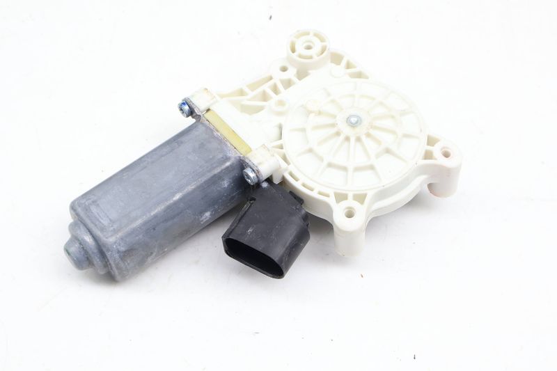Window Lifter Motor 67627322748 — Used (SKU 685993)