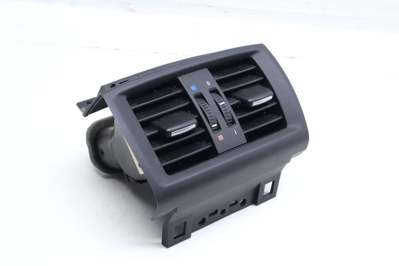 Center Air Vent 64229200888 — Used (SKU 685730)
