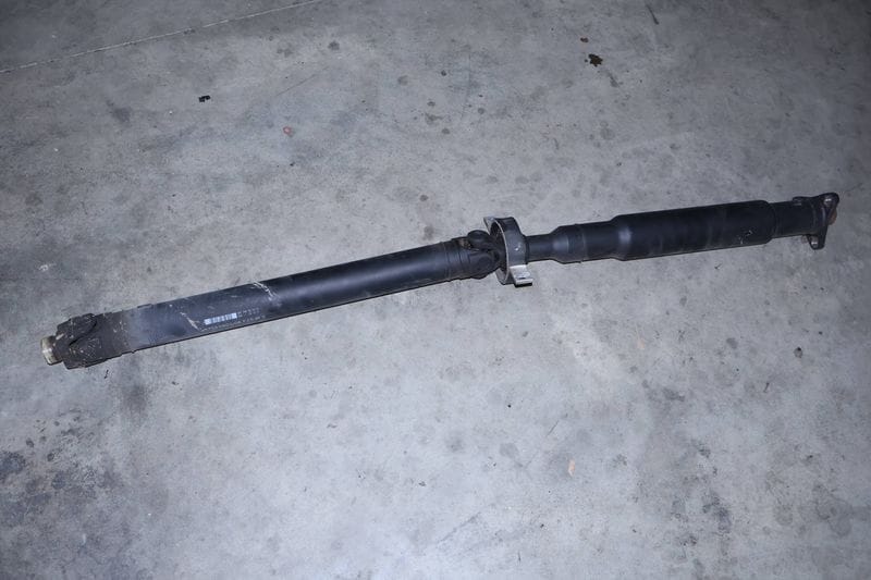Driveshaft / Propeller Shaft 26107589801 — Used (SKU 686149)