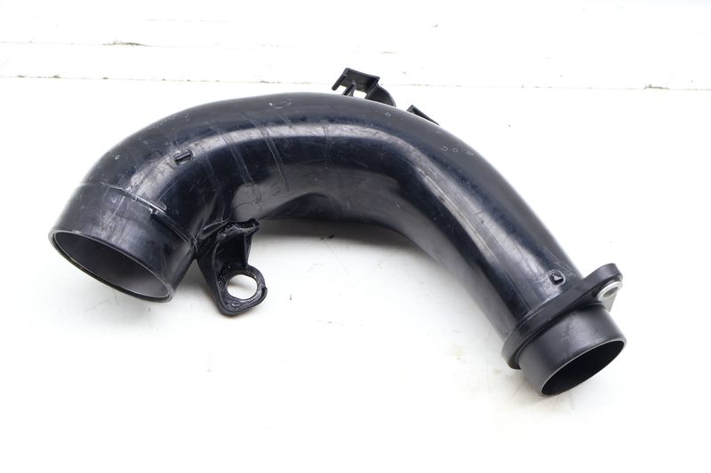 Air Intake Duct / Tube 13717583715 — Used (SKU 699101)