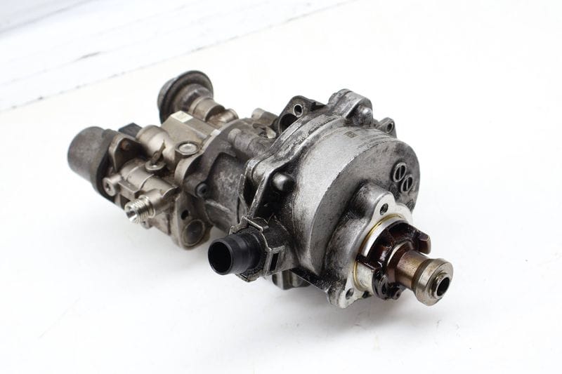 Brake Vacuum Pump 11667575325 — Used (SKU 704692)