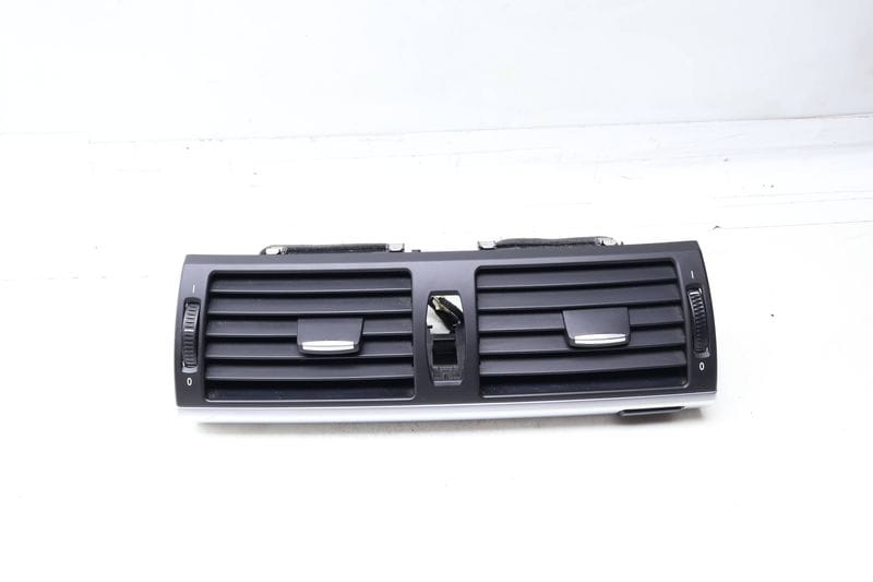 Center Dash Air Vent 64229220101 — Used (SKU 698930)