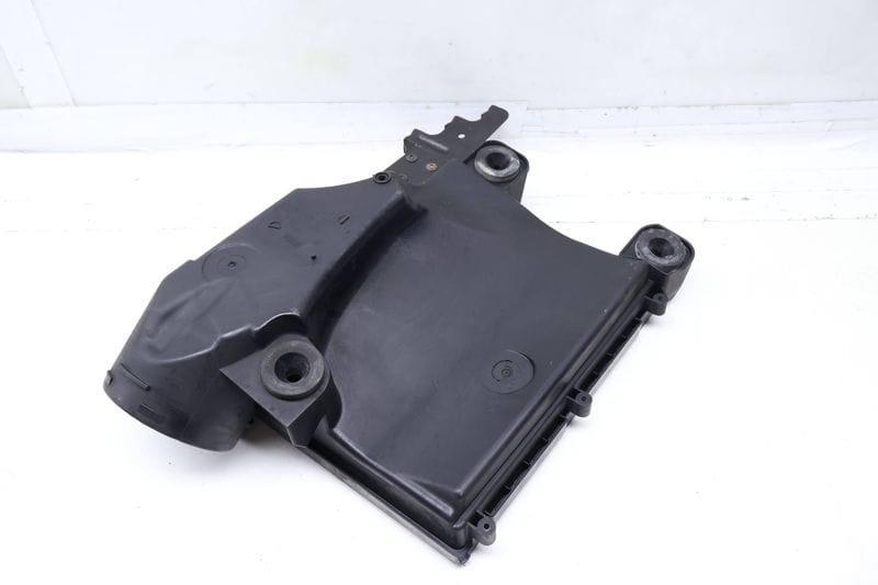 Engine Air Filter Housing / Box (LOWER) 13717583713 — Used (SKU 699008)