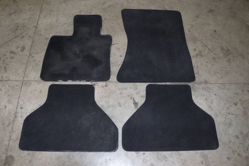 Complete Carpet Floor Mat Set 51477290024 — Used (SKU 488128)