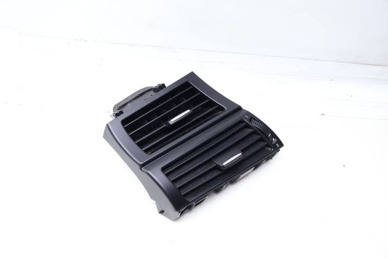 Dash Air Vent 64229227767 — Used (SKU 698931)