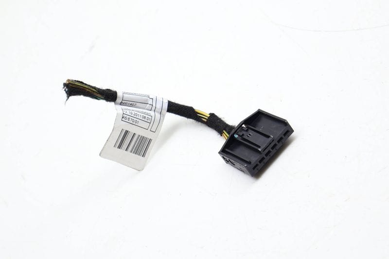 Outer Tail Light Wiring Harness Connector / Pigtail (6-PIN) 61136984758 — Used (SKU 704587)