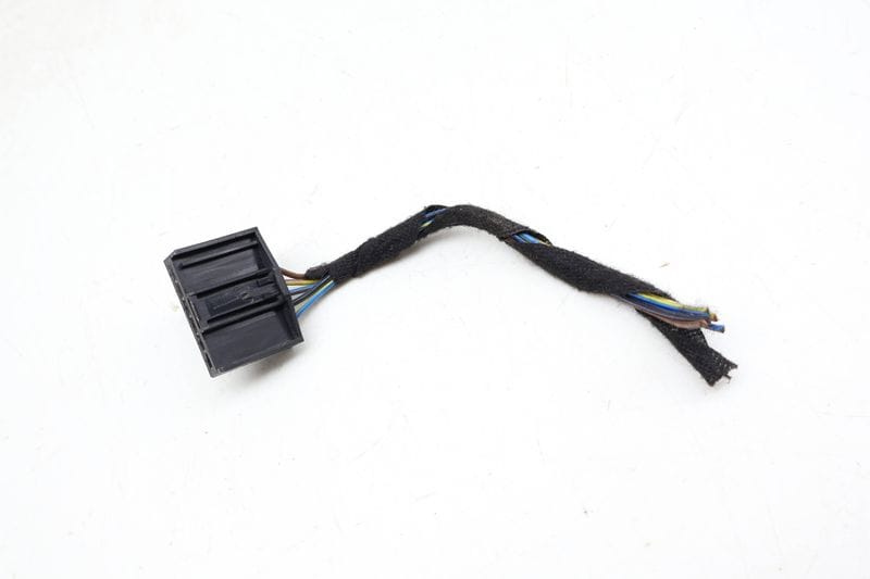 Outer Tail Light Wiring Harness Connector / Pigtail 6984754 — Used (SKU 698809)