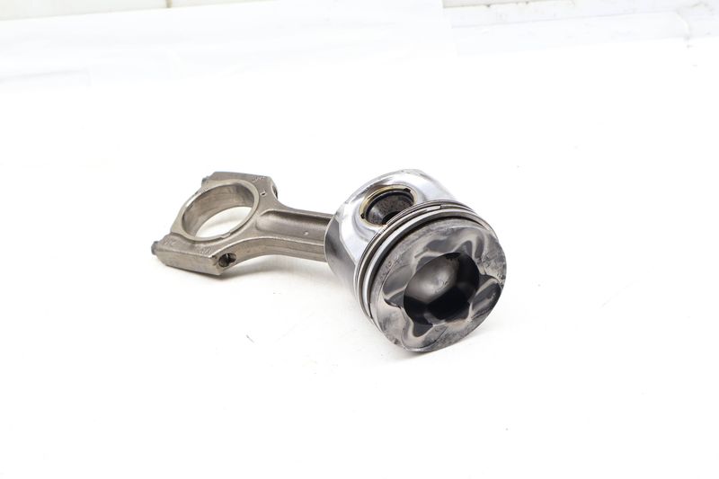 Piston w/ Connecting Rod 11257799883 — Used (SKU 660655)