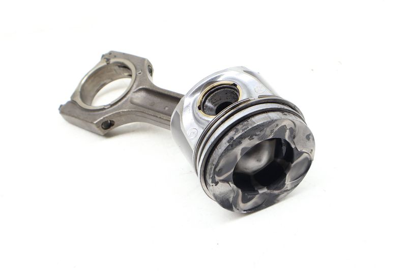 Piston w/ Connecting Rod 11257799883 — Used (SKU 660656)