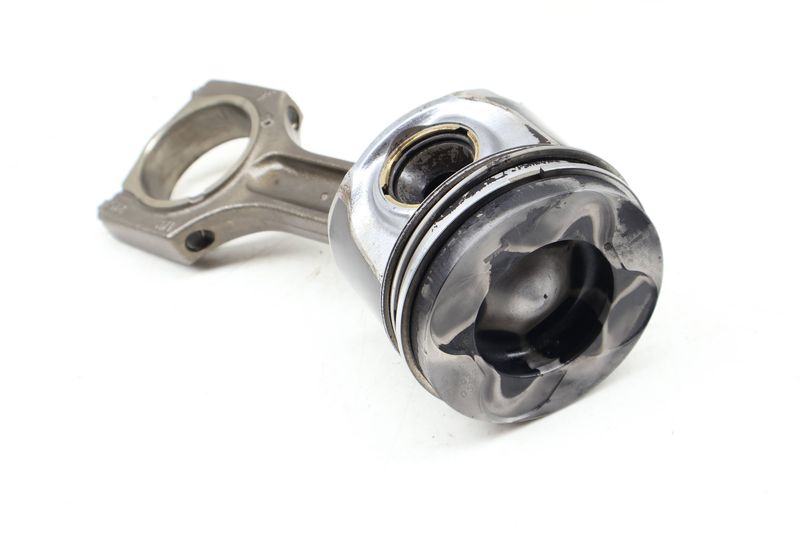 Piston w/ Connecting Rod 11257799883 — Used (SKU 660658)