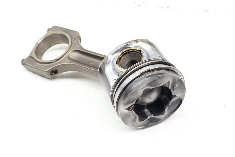 Piston w/ Connecting Rod 11257799883 — Used (SKU 660659)