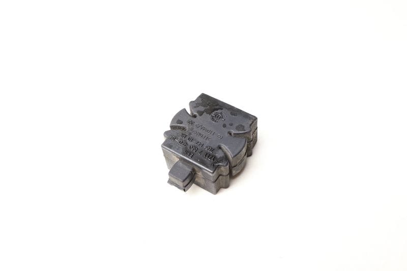 Radiator Rubber Mount 17117553480 — Used (SKU 698879)