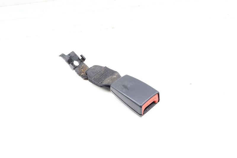 Center Seat Buckle / Receiver 72117228720 — Used (SKU 698941)